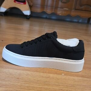 Abeo Black Jumpstreet Sneaker Box Label